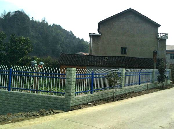 防攀爬鋅鋼圍墻護(hù)欄 防攀爬鋅鋼圍墻護(hù)欄