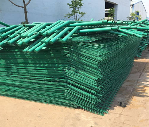 現貨雙邊絲護欄網 現貨雙邊絲護欄網